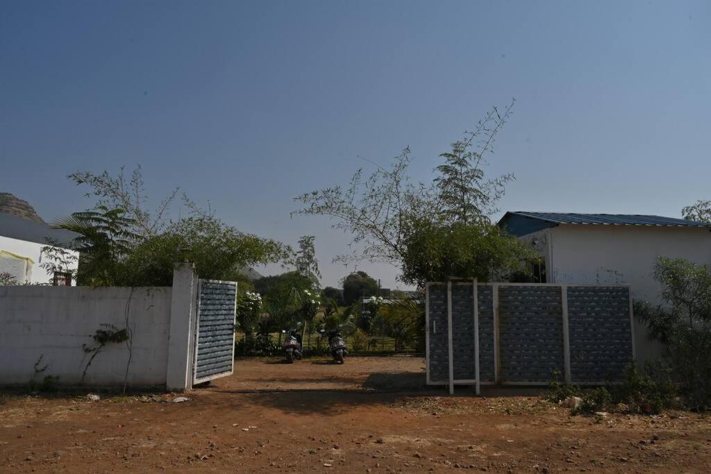 Apna Farmhouse - Private Villa With Pool & Play Area - Near Fort -15 Min To Ellora Caves Daulatabad Extérieur photo